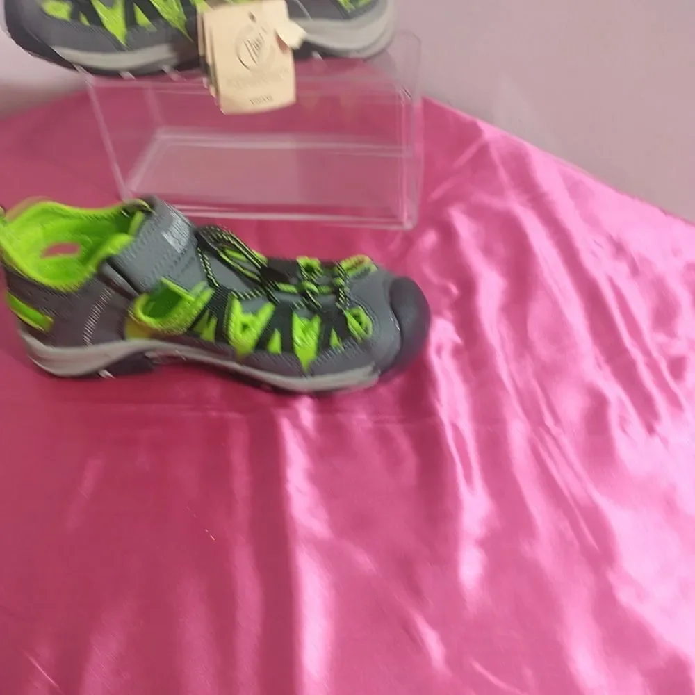 Kamik Wildcat Kids Youth SZ 3Y Charcoal / Lime Outdoor Camping Hiking Sandals